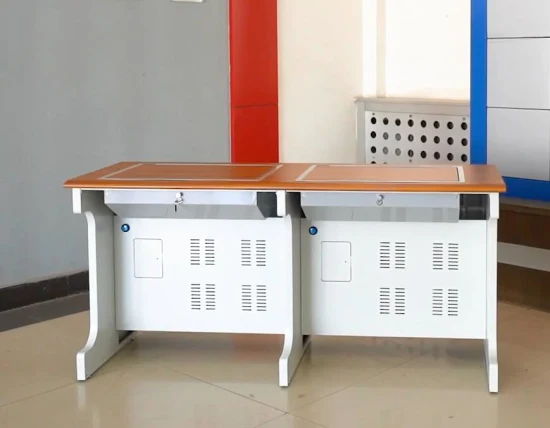 Tavolo per tre persone con chiusura a chiave, scrivania per computer audiovisiva in acciaio per aula multimediale, con cerniera