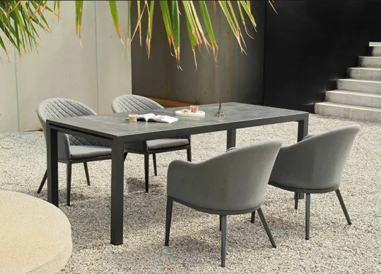 Nuovo set di mobili da esterno completo con sedia e tavolo da pranzo imbottiti da patio
